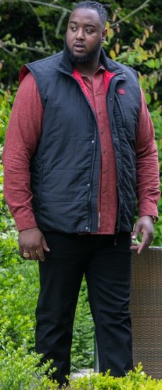 D555 FELIPE Zip Through Padded Gilet With Contrast Colour Lining And Rubber Badge Black - Didelės vyriškos striukės - Didelės vyriškos striukės