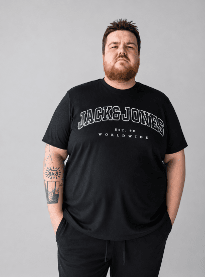 Jack & Jones CALEB VARSITY O-Neck T-Shirt Black - Marškinėliai - Marškinėliai - 2XL-14XL
