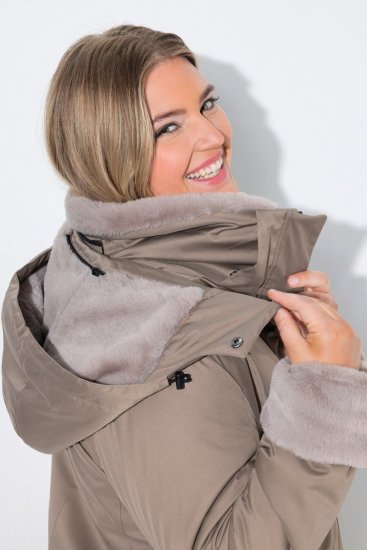 Ulla Popken 850509 Dirbtinio kailio striukė Taupe - Striukės - Didelių dydžių striukės moterims