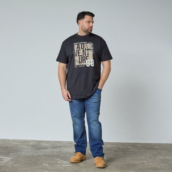 North Latitude Adventure 98 Graphic Tee Juoda - TALL marškinėliai - Marškinėliai Aukštiems Vyrams