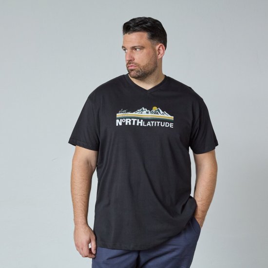 North Latitude Mountain T-Shirt V-Neck Juoda - Marškinėliai - Marškinėliai - 2XL-14XL