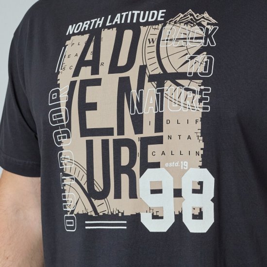 North Latitude Adventure 98 Graphic Tee Juoda - Marškinėliai - Marškinėliai - 2XL-14XL