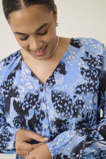 Kaffe Curve Aliana Dress Blue Flower Animal - Midi suknelės - 